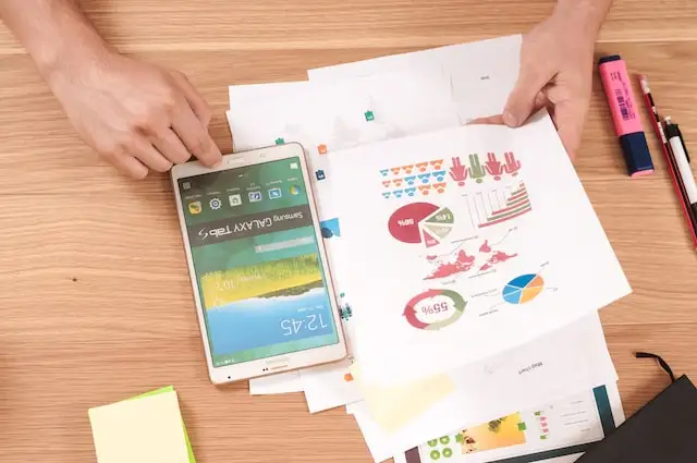 The top revenue priority for publishers in Q4 2022 is displaying advertising